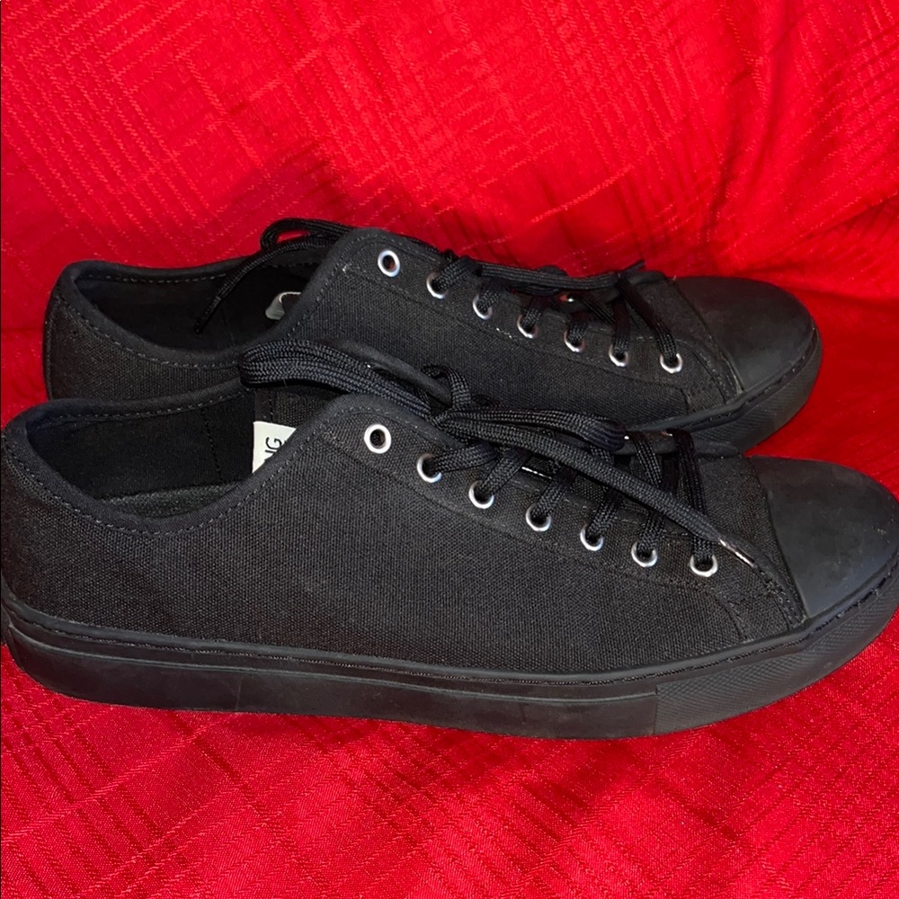 Women’s Size 11 NOTHING NEW CANVAS LOW TOP CLASSIC SHOES